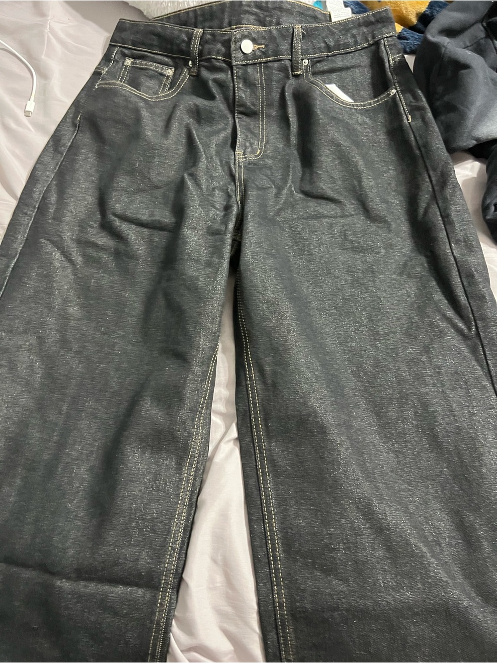 Relaxed Black Men's Jeans with Contrasting Stitch